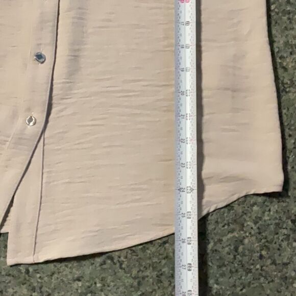 NWT Calvin Klein Tan Button Down Shirt Lightweight Safari Style Women S V-Neck - Picture 8 of 8